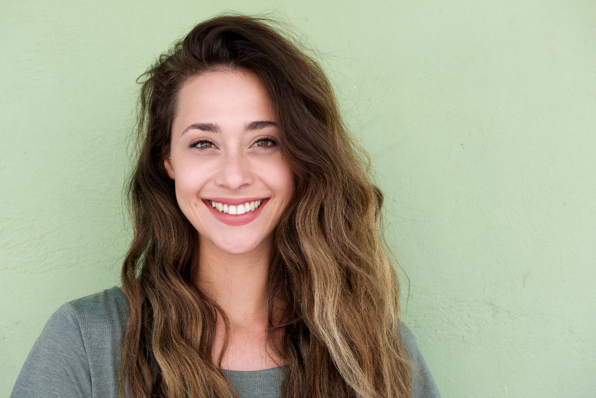 Lupus-Website junge Frau lächelnd